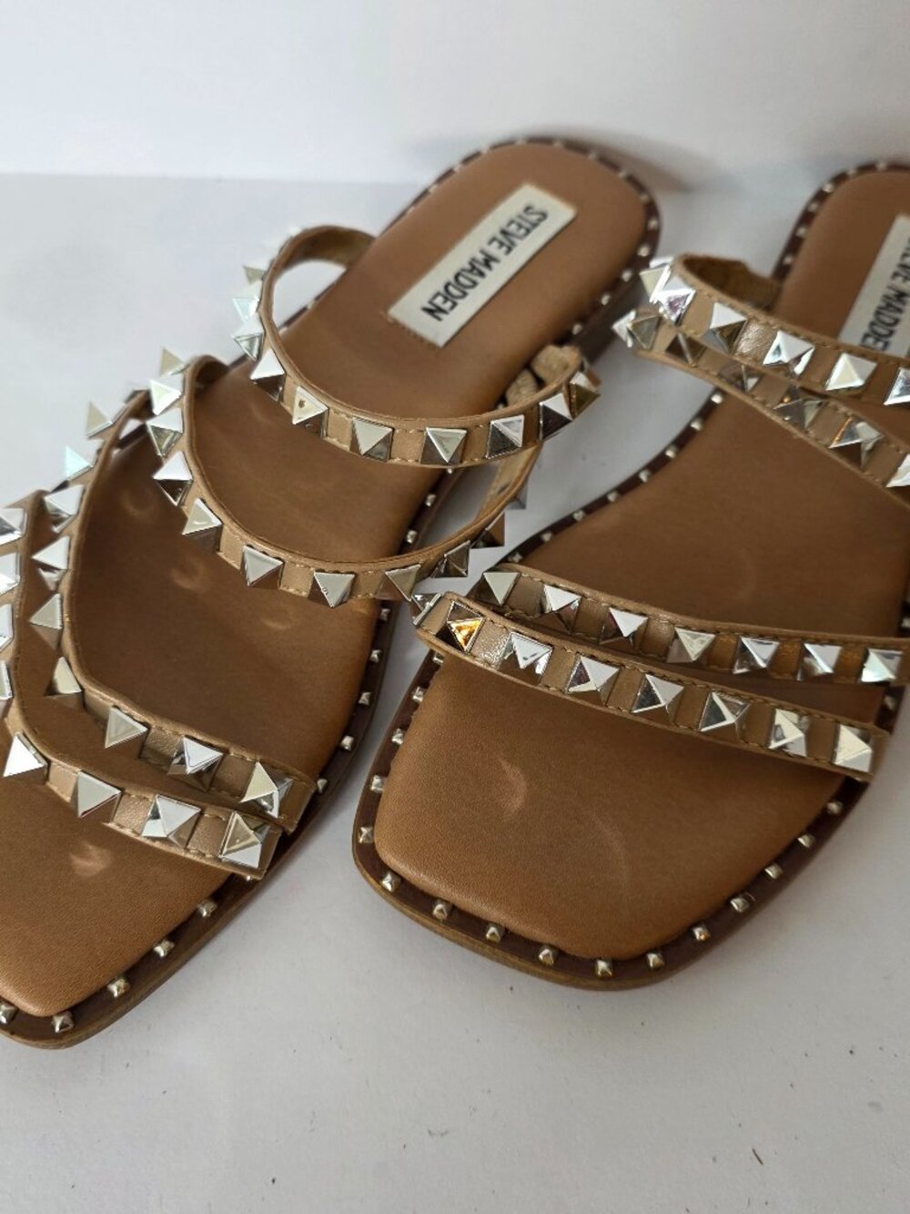 Steve Madden Skyler Studded Flat Sandals, Size 6.5